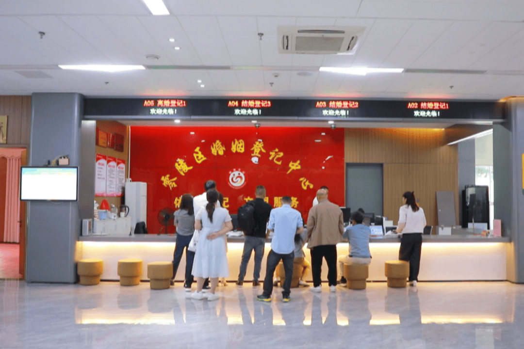 現場直擊！婚姻登記‘全國通辦’首日 零陵迎來‘幸福第一單’
